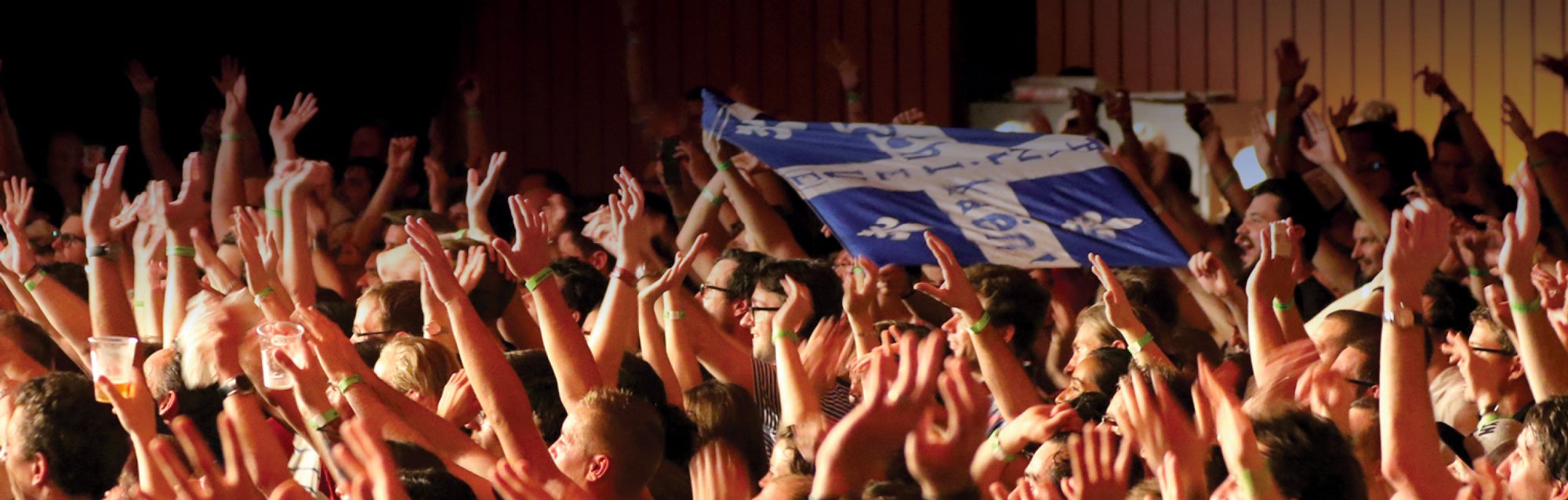 Pully-Quebec_banners_crowd.jpg